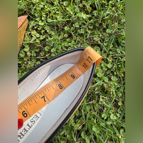 Late 50s-60s Saks Fifth Ave Olive Green Cap Toe Pumps Sz 7 Narrow - Picture 11 of 11